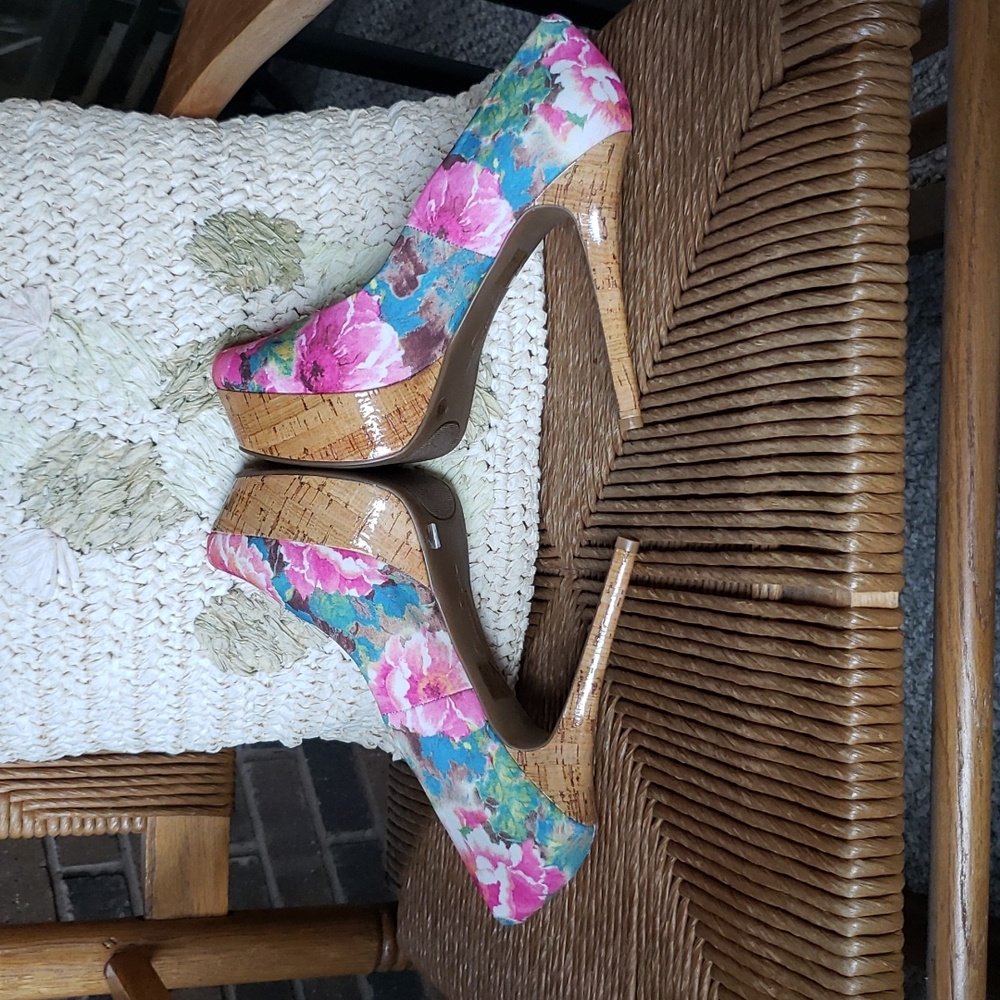 Jessica Simpson Waleo floral platform heels, size 8B - Picture 6 of 10